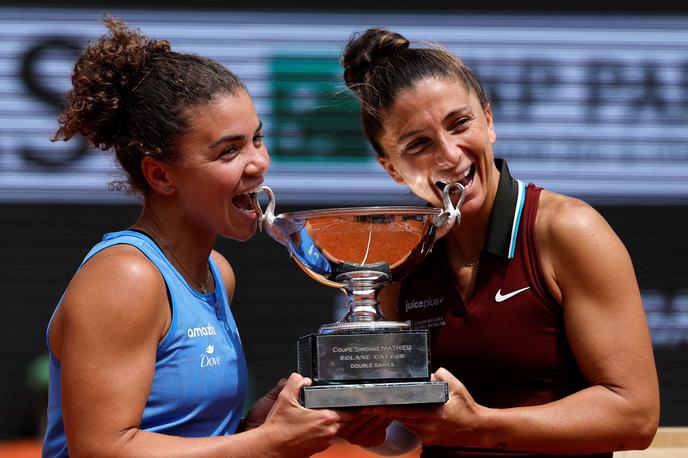 Jasmine Paolini in Sara Errani | Jasmine Paolini in Sara Errani sta v finalu ženskih dvojic premagali srbsko-kazahstansko navezo. | Foto Reuters