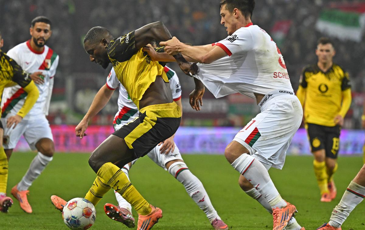 Serhou Guirassy, Borussia Dormund - Augsburg | Borussia Dortmund je z zmago proti Augsburgu (1:0) odprla deveti krog. Edini gol na tekmi je dosegel Serhou Guirassy. | Foto Guliverimage