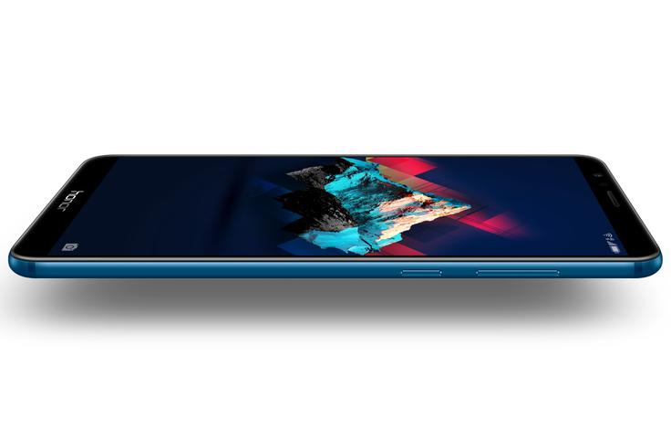 Honor je pri oblikovanju zaslona za model 7X sledil sestrski znamki Huawei, ki je pred dvema mesecema predstavila pametna telefona Mate 10 in Mate 10 Pro. | Foto: HONOR