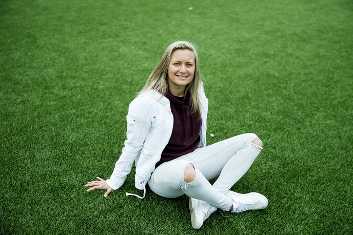 Dominika Čonč | 27-letna Mariborčanka Dominika Čonč, ena najbolj ključnih igralk v slovenski ženski nogometni reprezentanci, je lansko poletje podpisala enoletno pogodbo z AC Milan. Pogovarjali smo njenem nogometnem razvoju in športni prihodnosti. | Foto Ana Kovač