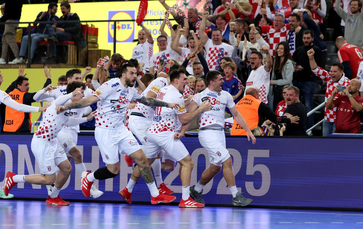 Hrvaška : Madžarska SP 2025 | Hrvati so pred polno zagrebško Areno premagali Madžarsko (31:30) in napredovali v polfinale svetovnega prvenstva. | Foto Reuters