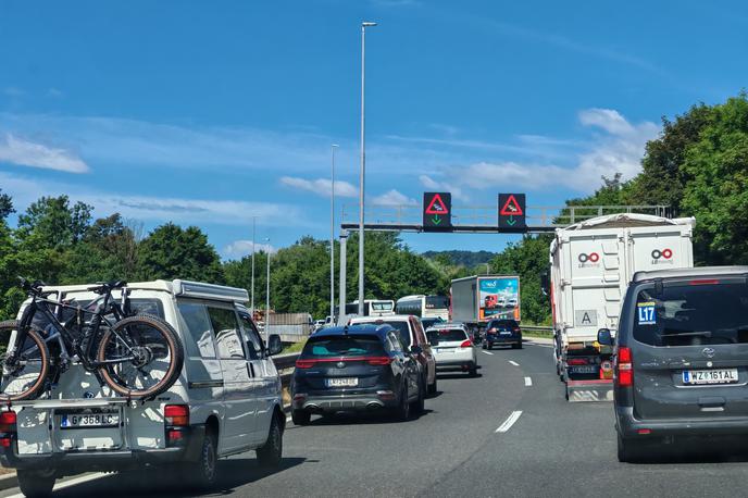 Gneča na ljubljanski obvoznici | Prometne obremenitve bodo izrazite ves prihodnji teden. | Foto Ksenija Mlinar