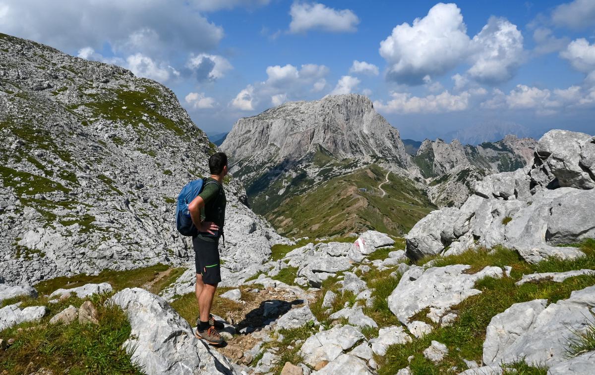 Konjski špik Rosskofel Karnijske Alpe | Pogled z vzpona na Konjski špik proti sosednjemu Velikemu Koritniku. | Foto Matej Podgoršek