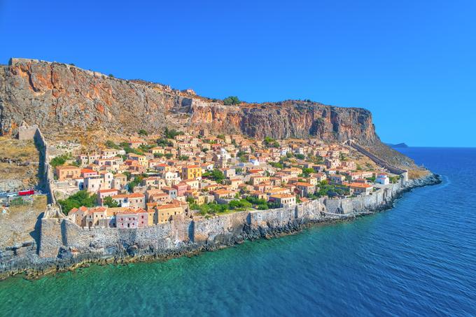 Poreklo priljubljene vinske sorte Malvazija je Monemvazija, staro mesto na majhnem otoku pred obalo Peloponeza. | Foto: Adobe Stock | Foto: 