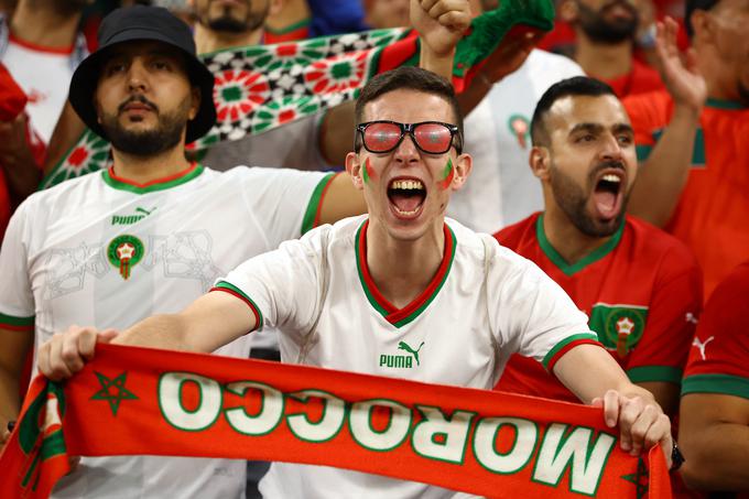Maroški navijači, ki so bili glasnejši in številčnejši, so verjeli, da gre Španija domov. | Foto: Reuters