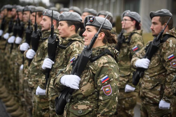 Slovenska vojska |  Kot predvideva resolucija o razvoju in opremljanju Slovenske vojske, bo do leta 2040 Slovenska vojska sklenila digitalno transformacijo in postala fleksibilna organizacija, temelječa na znanju. | Foto STA