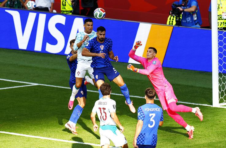 Cristiano Ronaldo je zadel v polno na šestih različnih svetovnih prvenstvih. Proti Hrvaški je končno dočakal tudi prvi zadetek na dvoboju izločilnega dela. | Foto: Reuters