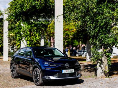 Ko hibrid postane logična izbira: novi Citroën C4 hibrid Business z bogato opremo in dostopno ceno