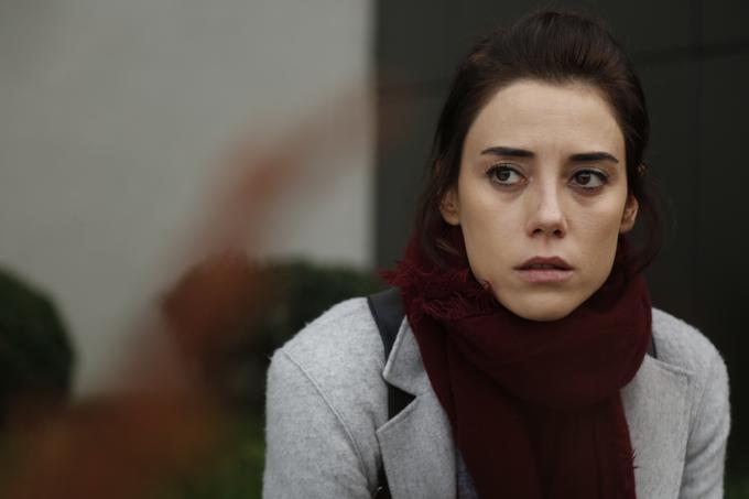 Cansu Dere kot Zeynep v seriji Mama | Foto: 