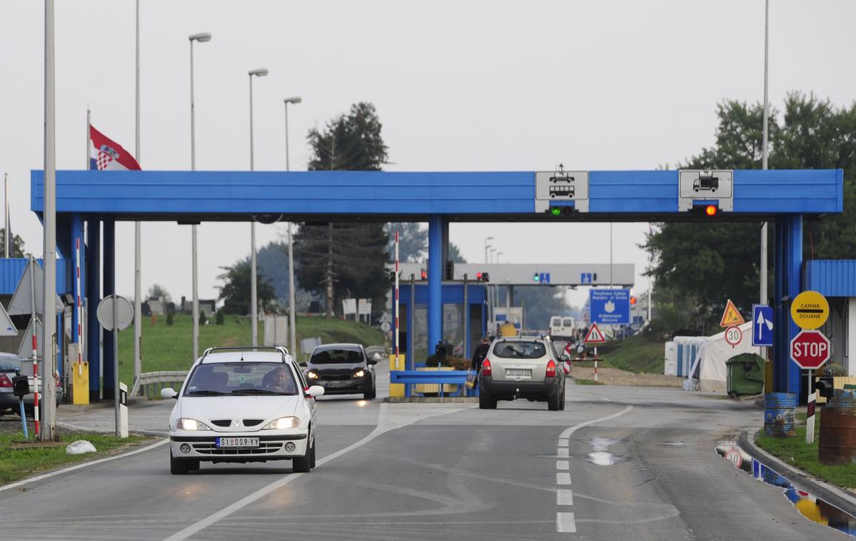 mejni prehod, Srbija | Pred protestom so v Srbijo odpotovale novinarske ekipe iz sosednjih držav, med njimi tudi več hrvaških in slovenskih, od katerih pa so bile nekatere na meji zavrnjene. Fotografija je simbolična. | Foto STA