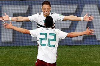 Slavljenec Chicharito Mehiko popeljal na prag izločilnih bojev