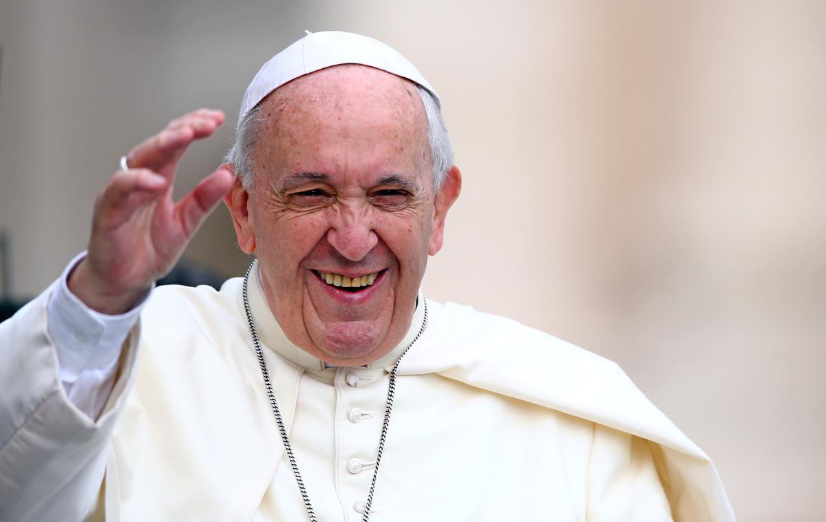 Papež Frančišek | Papež Frančišek ostro obsoja umetno prekinitev nosečnosti.  | Foto Reuters