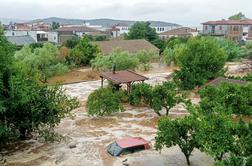 "Grke čaka dobeseden potop." Hiše in avtomobili že pod vodo. #video