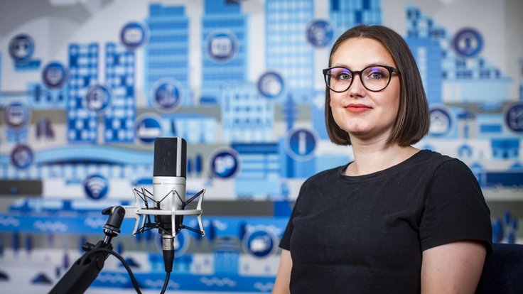 Mija Repenšek, svetovalka Logouta, je izpostavila: »Mladi danes nasilja že skoraj ne opazijo več, so do njega nekritični ter ga zaradi želje po ogledih, navade ipd. v realnosti raje snemajo in objavijo, kot preprečijo. Splet je tako postal še eno možno orodje za nasilje posameznikov, ki mu daje še več moči, hitrosti, dosega in konstantne prisotnosti za storilca in žrtev. V športu velja pravilo fair playa – dajmo ga uvesti tudi v spletnem okolju.«  | Foto: Telekom Slovenije