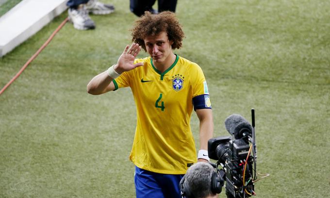 Kapetan na tekmi proti Nemčiji David Luiz je navijače v solzah prosil za odpuščenje. | Foto: Reuters