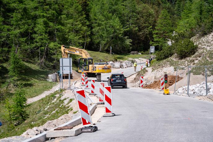 Prelaz Vršič | Kot je razvidno iz objave na spletni strani Občine Kranjska Gora, bo zapora vzpostavljena v ponedeljek ob 4. uri zjutraj, veljala pa bo do torka do 6. ure zjutraj. | Foto STA