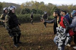 Makedonija zaprla mejni prehod Gevgelija. V izgredih umrl migrant.