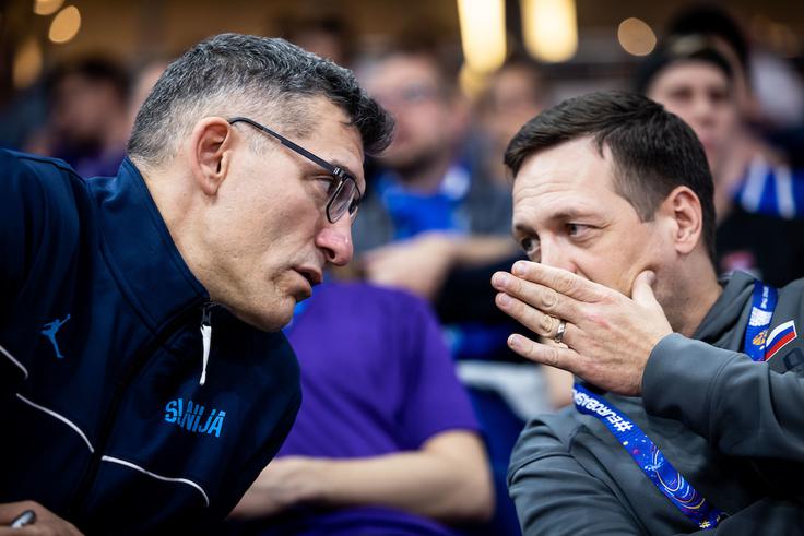 Dragiša Drobnjak v pogovoru s selektorjem Aleksandrom Sekulićem. | Foto: Vid Ponikvar
