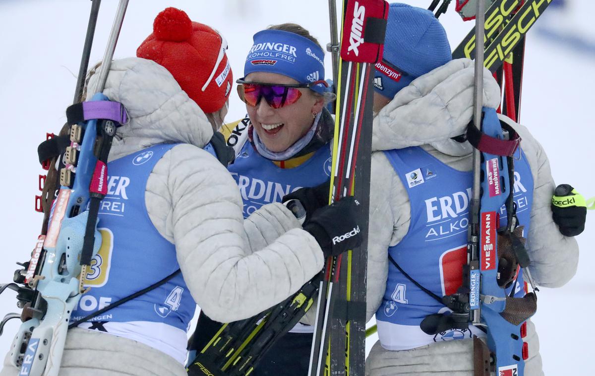 Nemke - štafeta, Oberhof | Franziska Preuss, Denise Herrmann, Janina Hettich in Vanessa Hinz so se veselile štafetne zmage v domačem Oberhofu. | Foto Guliverimage