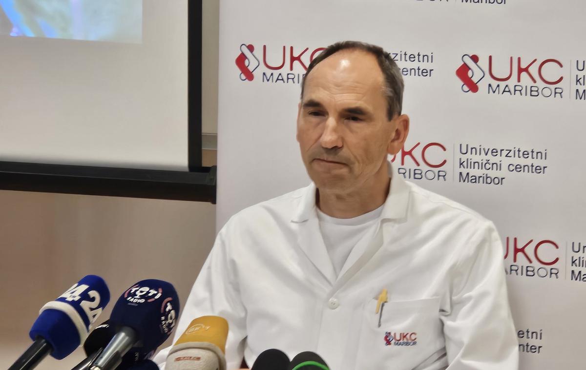 Otorinolaringolog Janez Rebol | "Pacienti bodo lahko prejemali nove ali izboljšane funkcije neposredno prek nadgradnje programske opreme v svojem vsadku, kar zagotavlja dolgoročno prilagodljivost in napreden razvoj poslušanja," je dejal Rebol. | Foto Gregor Mlakar/STA