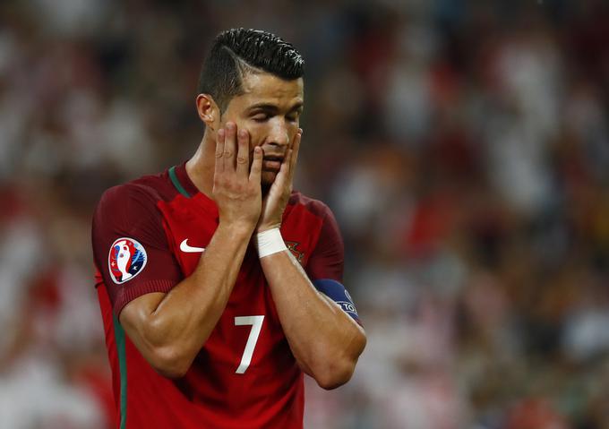 S tiste tekme, še zdaj travmatične za vsakega Portugalca, se nogometni planet danes večinoma spomni le enega prizora: otroških solz na obrazu najstnika, za katerega se je že takrat vedelo, da ga čaka velika kariera. To je bil Cristiano Ronaldo. | Foto: Reuters