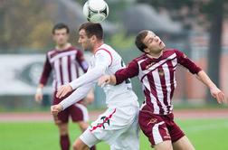Tudi zaradi napak vratarjev delitev točk v Kranju