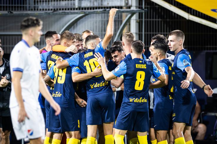Celjani bodo poskušali v nedeljo ohraniti stoodstotni izkupiček v 1. SNL v Stožicah. Čaka jih gostovanje pri nepredvidljivem Bravu, ki bo čustveno zlasti za Mateja Poplatnika. | Foto: Jure Banfi