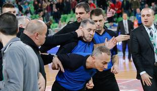 Škandal na tekmi Olimpije: Zoran Predin udaril sodnika