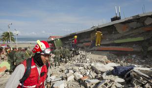 Ekvador stresel močan potres, več mrtvih
