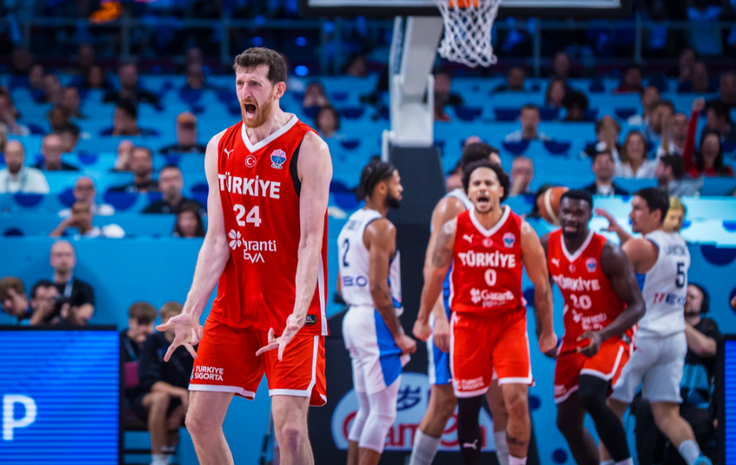 Ercan Osmani je blestel v obrambi in napadu. | Foto: FIBA