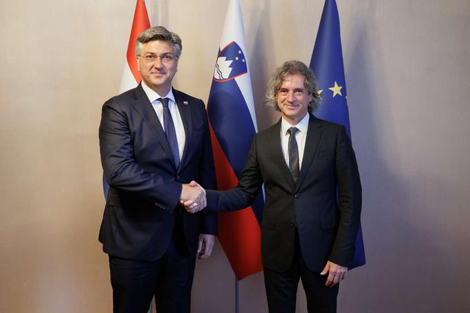 Premierja Hrvaške in Slovenije, Andrej Plenković (levo) in Robert Golob (desno), sta se prvič na dvostranski ravni sestala 29. avgusta lani ob robu Blejskega strateškega foruma. | Foto: STA ,