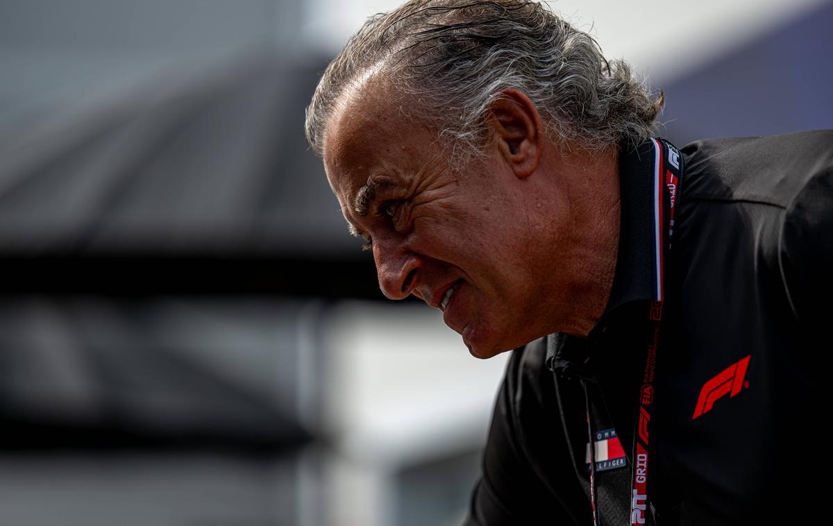 Jean Alesi | Jean Alesi se pripravlja na dražbo enega od svojih Ferrarijevih dirkalnikov iz leta 1992. | Foto Reuters