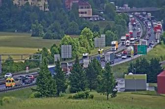 Huda ura na slovenskih cestah: preverite, kje so zastoji