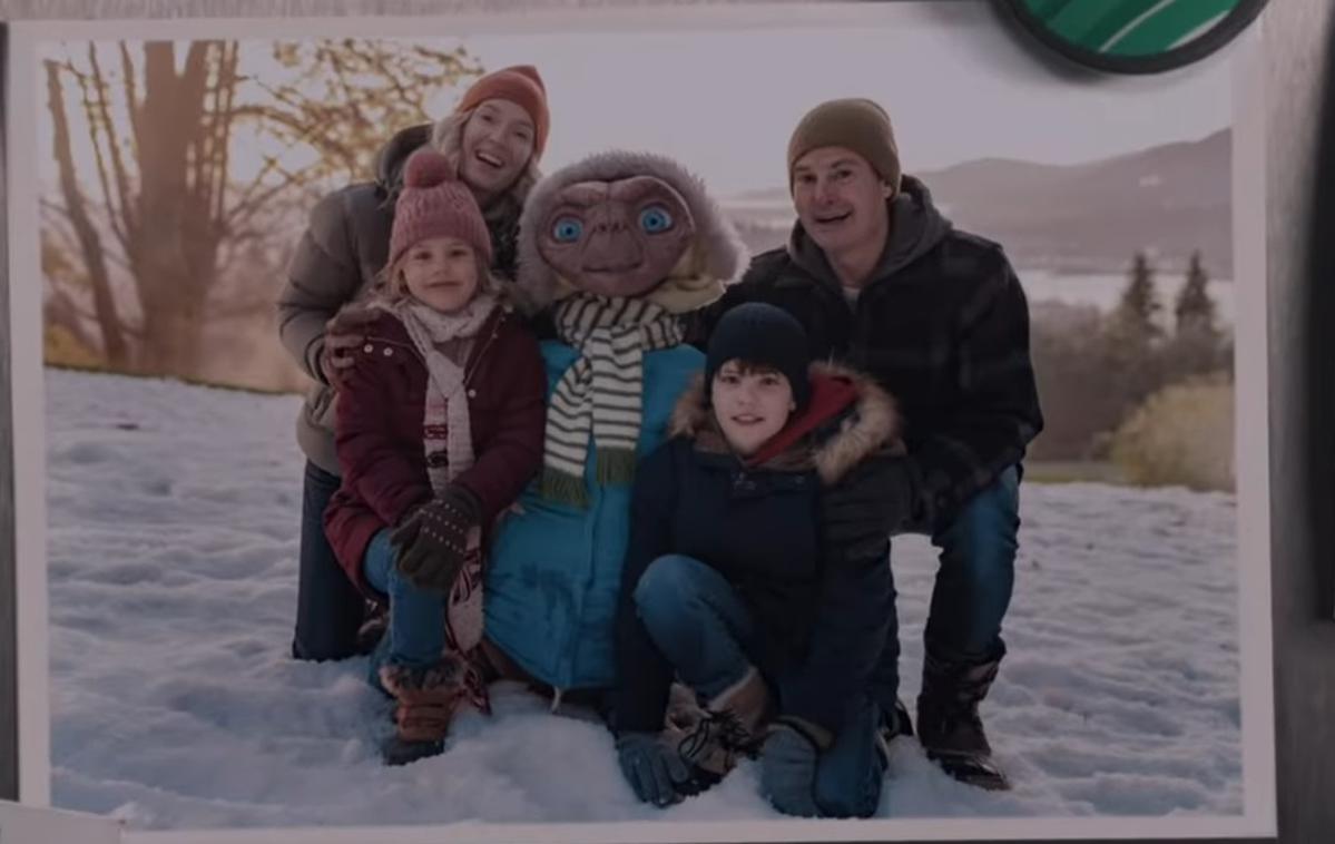 E.T. vesoljček | Elliott s svojima otrokoma, ženo in E. T.-jem. | Foto YouTube