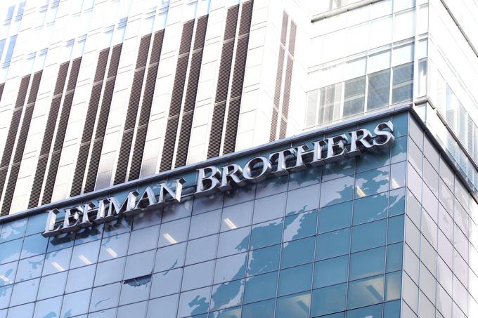 Bankrot banke Lehman Brothers, največji v zgodovini Združenih držav Amerike, je 15. septembra razblinil mit o bankah oziroma korporacijah na splošno, ki so "prevelike, da bi propadle".  | Foto: AP / Guliverimage