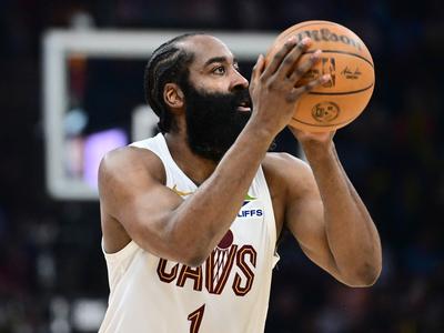 James Harden bo četrti, ki bo zaslužil pol milijarde