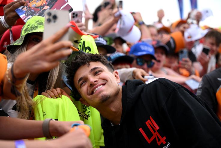 Tudi Lando Norris ima vse več oboževalcev. | Foto: Reuters