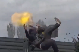 Spektakularna polomija Rusov: sovojaka skoraj razcefral na koščke #video