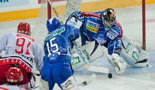 Olimpija korak bližje končnici, Jesenice izgubile