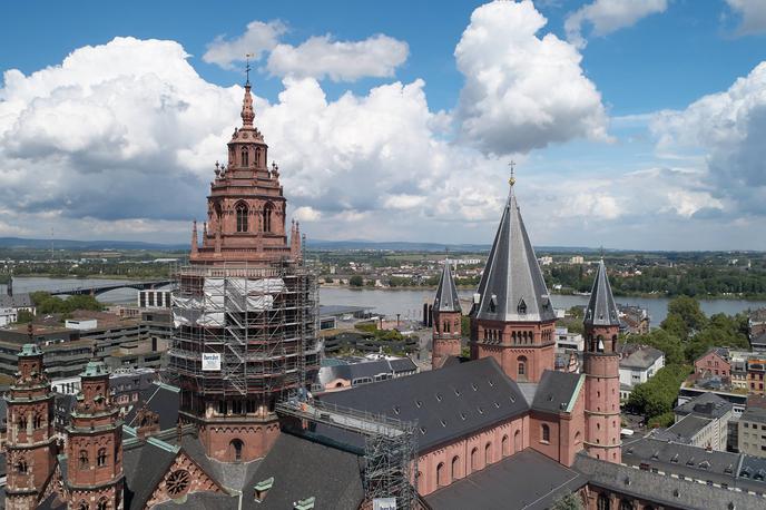 Mainz |  Mainz je glavno mesto nemške zvezne dežele Porenje - Pfalško. Nekdaj je bilo središče tiskarske revolucije, zdaj pa mu je padla sekira v med zaradi uspešnega cepiva proti covid-19. | Foto Guliverimage