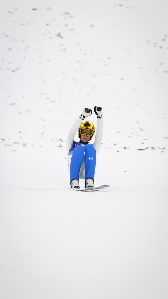 Peter Prevc je po bolečem četrtem mestu na posamični tekmi osvojil premierno olimpijsko zlato, s katerim je zaokrožil komplet olimpijskih odličij. | Foto: Anže Malovrh/STA