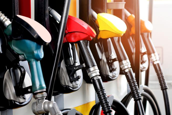 bencinska črpalka, bencin, nafta | Nove cene veljajo od polnoči.  | Foto Getty Images
