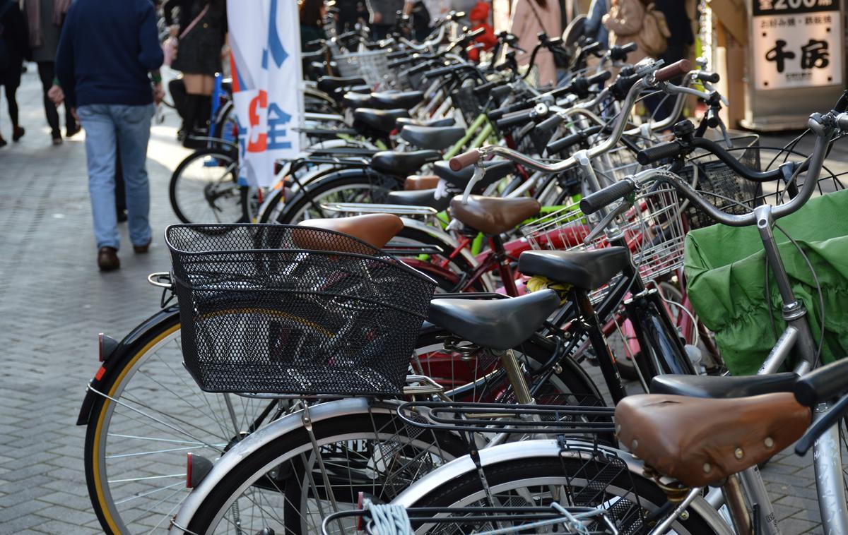 kolo kolesarjenje kolesarnica | Kolesarjenje je ob slabem javnem prometu vse bolj priljubljen način za potovanje po prestolnici. | Foto Thinkstock