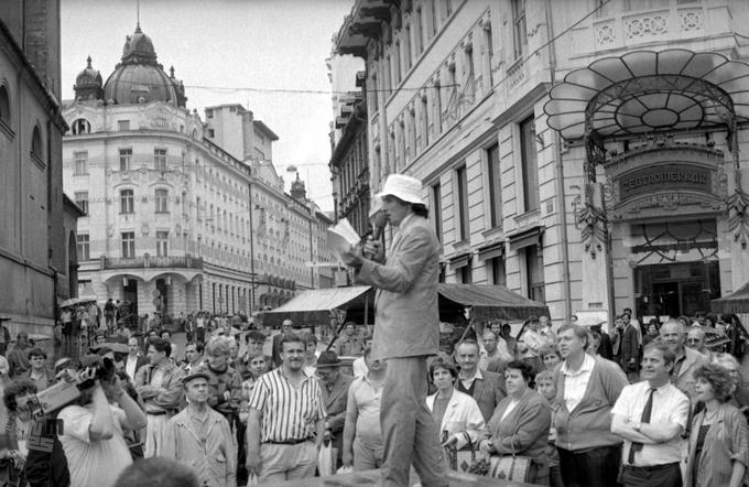 Pogosto je nagovarjal množice na Prešernovem trgu. (foto: Marjan Ciglič, hrani Muzej novejše zgodovine Slovenije) | Foto: Marjan Ciglič