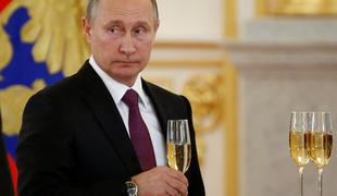 Putin ne bo izgnal ameriških diplomatov. Povabil jih je na zabavo.