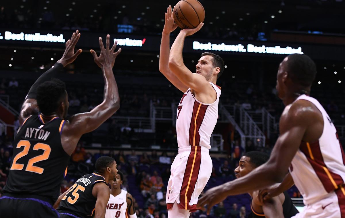 Goran Dragic | Goran Dragić se je po prisilnem počitku zaradi težav z levim kolenom vrnil na parket. Začel je z dvojnim dvojčkom in zmago proti ekipi Phoenix Suns. | Foto Reuters