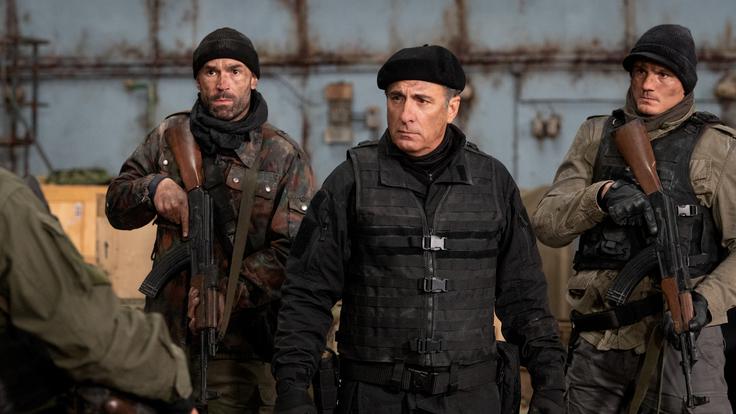 Že v prejšnjih filmih so se Plačancem pridružili nekateri ostareli zvezdniki, ki se niso zares potrudili, denimo Kelsey Grammer in Harrison Ford, a Andy Garcia je čisto preveč anemičen za akcijske filme. | Foto: Blitz Film & Video Distribution