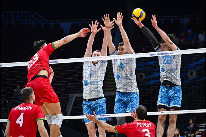 slovenska odbojkarska reprezentanca : Bolgarija, svetovno prvenstvo | Slovenski odbojkarji so tekmo začeli slabo, v tretjem nizu pa začeli preobrat, a zadnje pike na i jim ni uspelo postaviti. | Foto Volleyball World