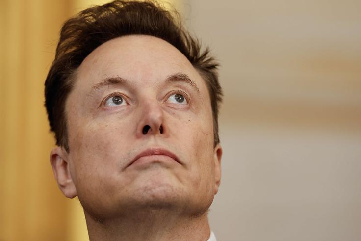 Doge in predvsem prvi mož urada Elon Musk, najbogatejši človek na svetu, sta bila v zadnjih dneh deležna ostrih kritik, ker naj bi Doge do nekaterih najbolj občutljivih delov informacijske hobotnice javne uprave ZDA dostopal mimo vseh ustaljenih protokolov in varnostnih preverjanj ter z veliko mero skrivnostnosti.  | Foto: Guliverimage