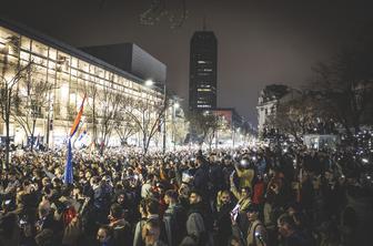 Neodvisni mediji v Srbiji z opozorili pred vse večjimi pritiski oblasti